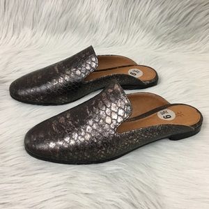 New Frye Metallic Embossed Mule